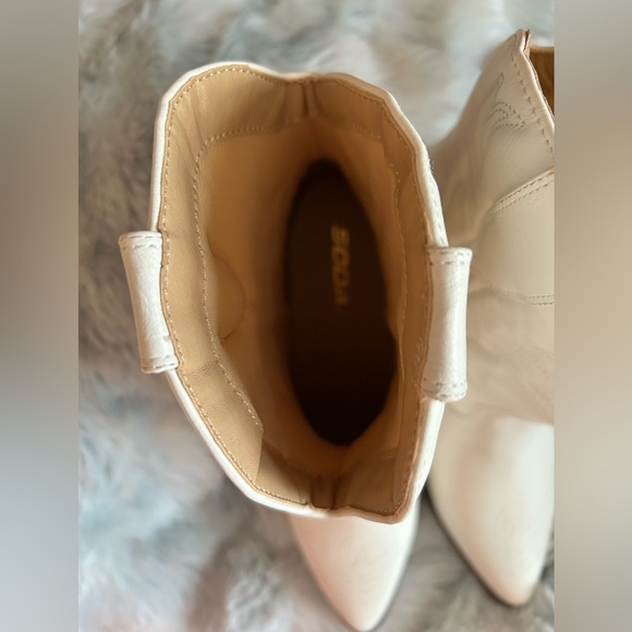 Soda Size 10 NWOT White Western Ankle Boots for Women - Stylish Cowboy Booties - Picture 3 of 4